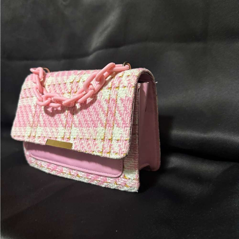 Chic Pink Tweed Chain Bag